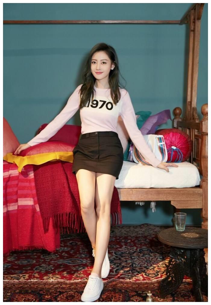 张天爱穿最薄丝袜瞬间暴露什么叫做最靓的风景