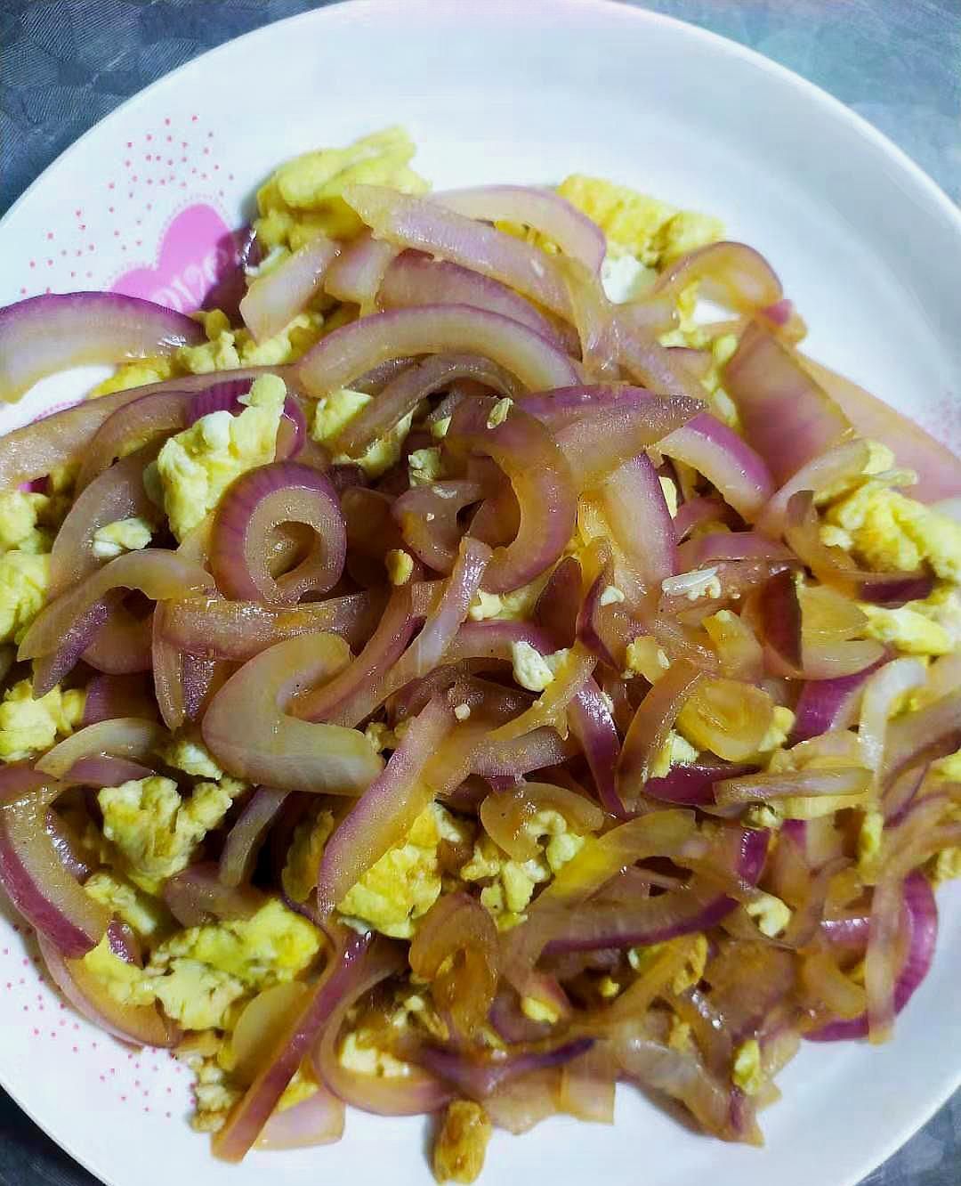 洋葱炒鸡蛋这样做更营养更美味