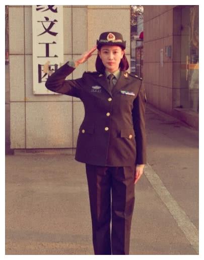 女军官军装欣赏,从1952年至今的老照片,还是过去的有感觉