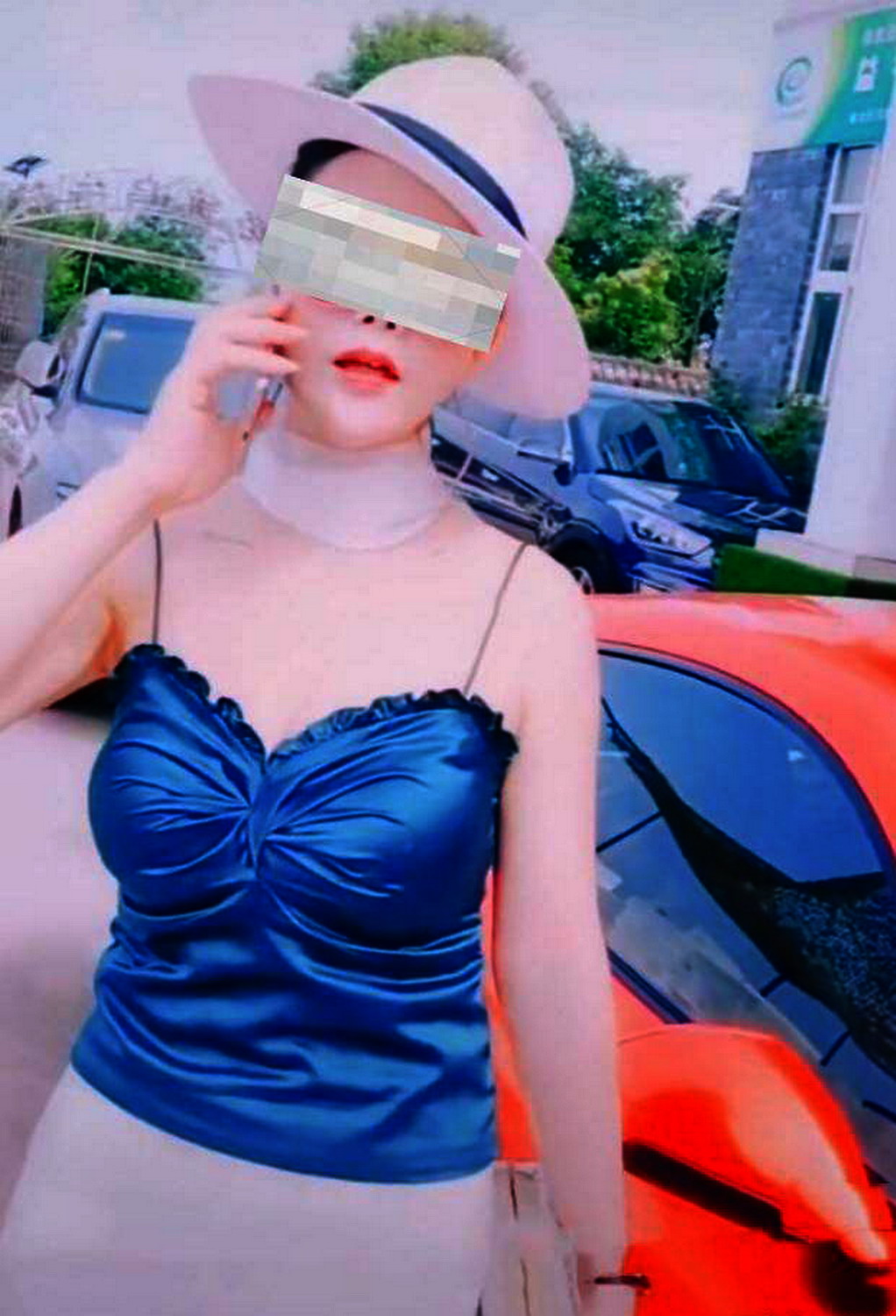 保时捷女司机一巴掌扇向道德底线反被男子将无知与愚蠢扇回