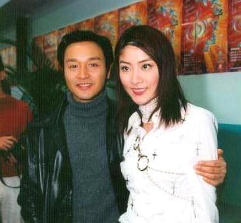 4,这是张国荣和陈慧琳的合照,一位长得帅气非凡,一位长得貌美如花