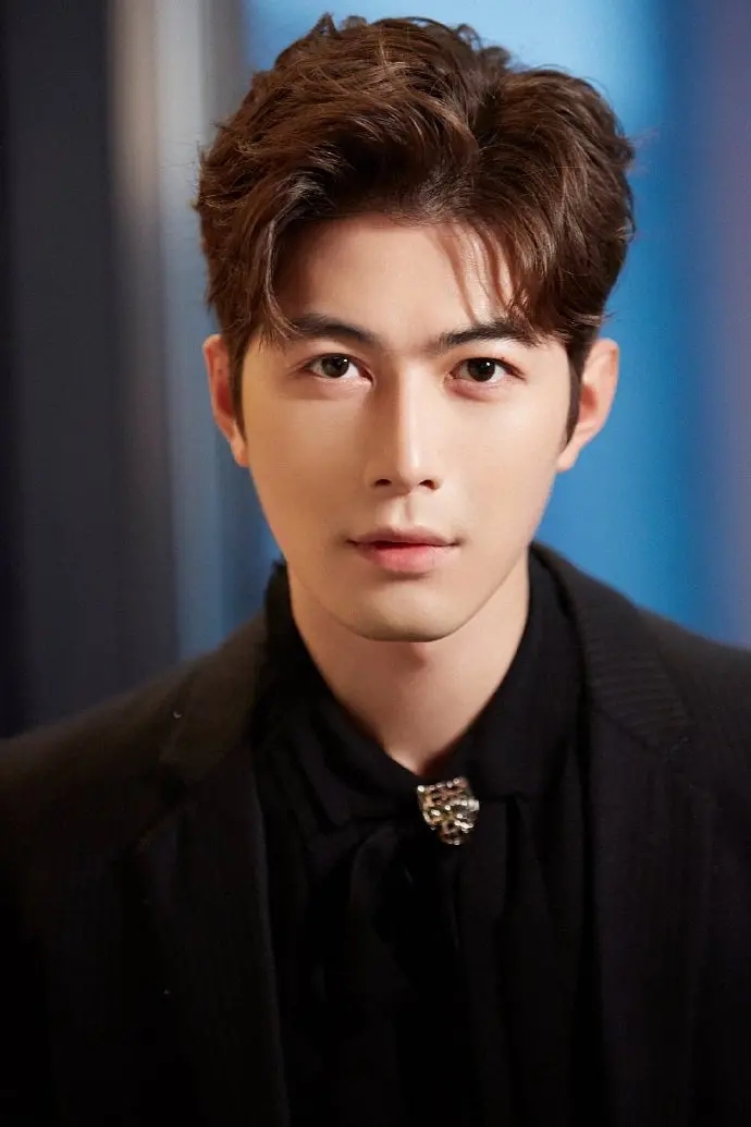 时尚男星陈学冬禁欲系西装儒雅精致帅气写真