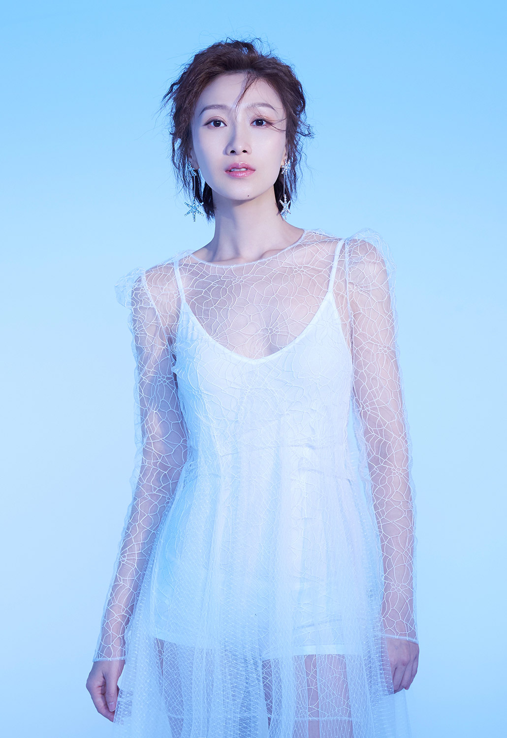 国民姐姐肖涵曝圣诞大片清新纯净眼戏十足