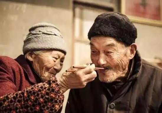 1/ 10都说世间的感情有两种,要么相濡以沫,相守到终老;要么相忘于江湖