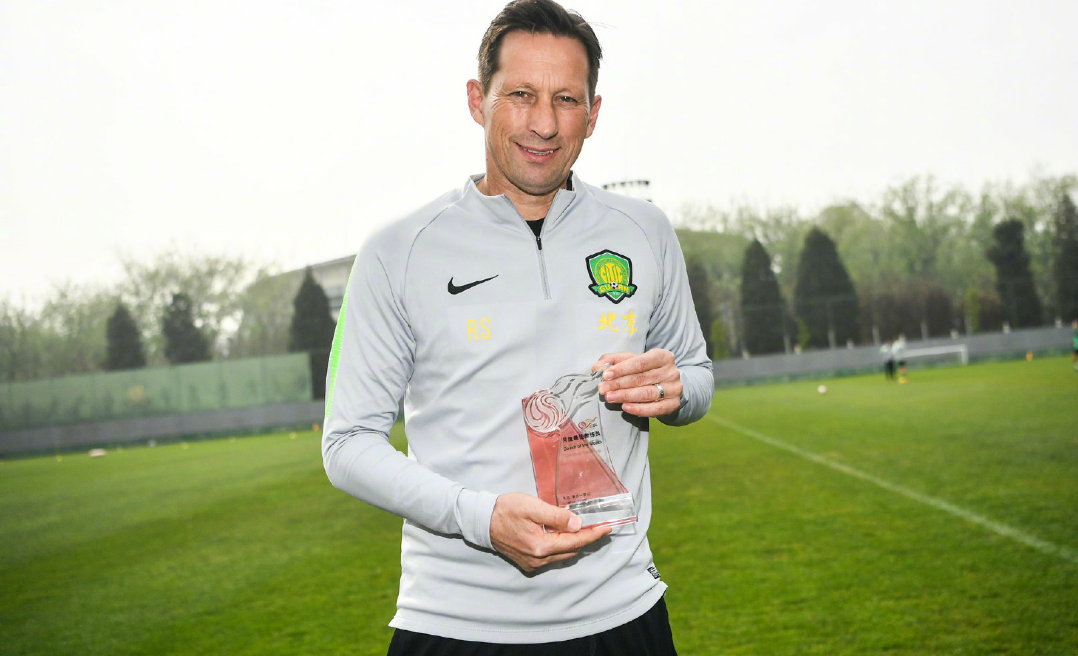 北京中赫国安主帅施密特当选为中超三月份最佳主教练|施密特|国安|主