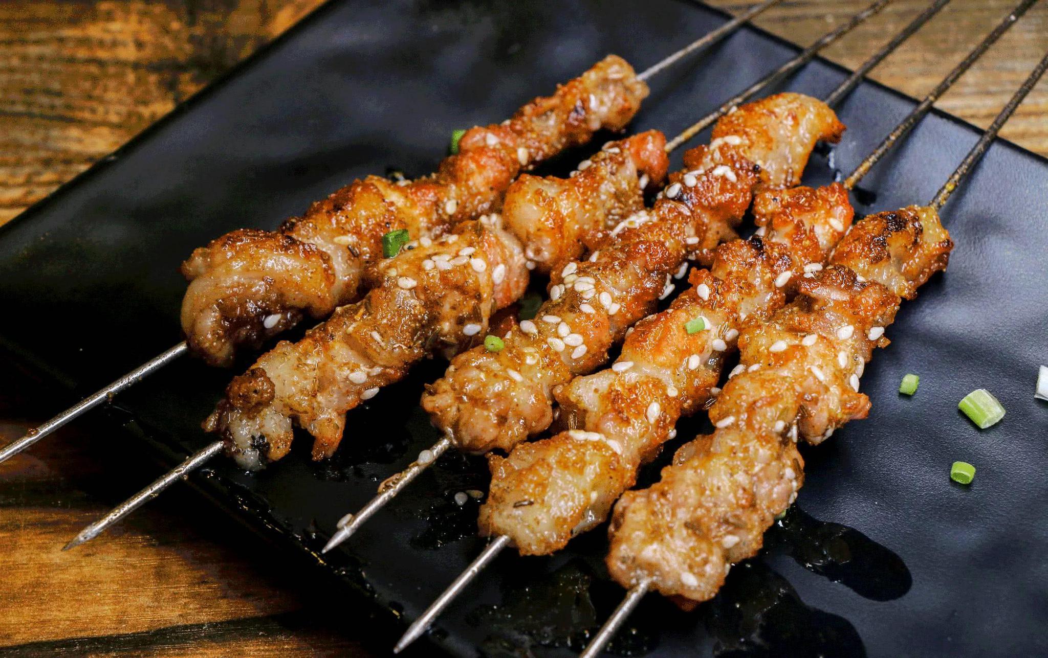 这种烧烤如果有人说的话没有一个人敢吃,敢吃的人都是真汉子