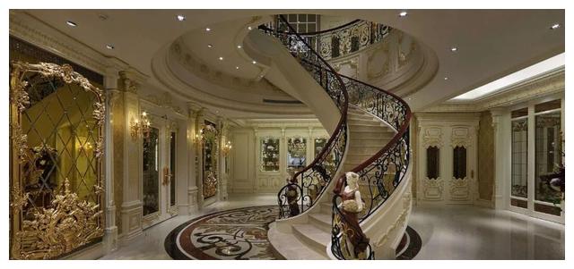 千万别委屈别墅，不配个大理石楼梯怎能体现豪宅气质