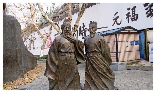 这座雕像聚集了宗泽,李纲,岳飞,岳云,张宪, 韩世忠,梁红玉,文天祥