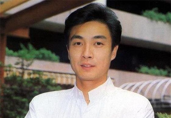 看了年轻刘松仁,才懂什么是偶像派小生,年近70拍动作戏亲自上阵
