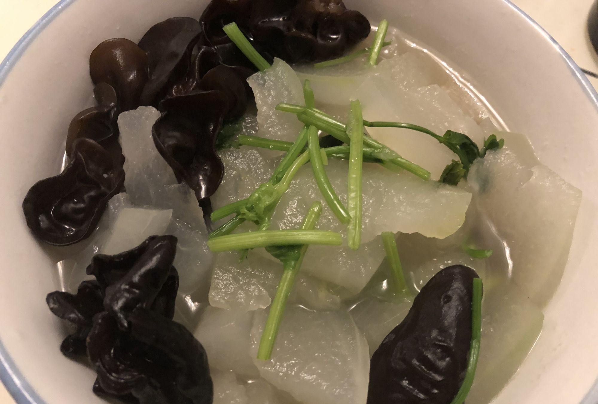 冬瓜木耳香菜汤做起来,夏季减肥呼呼呼掉秤