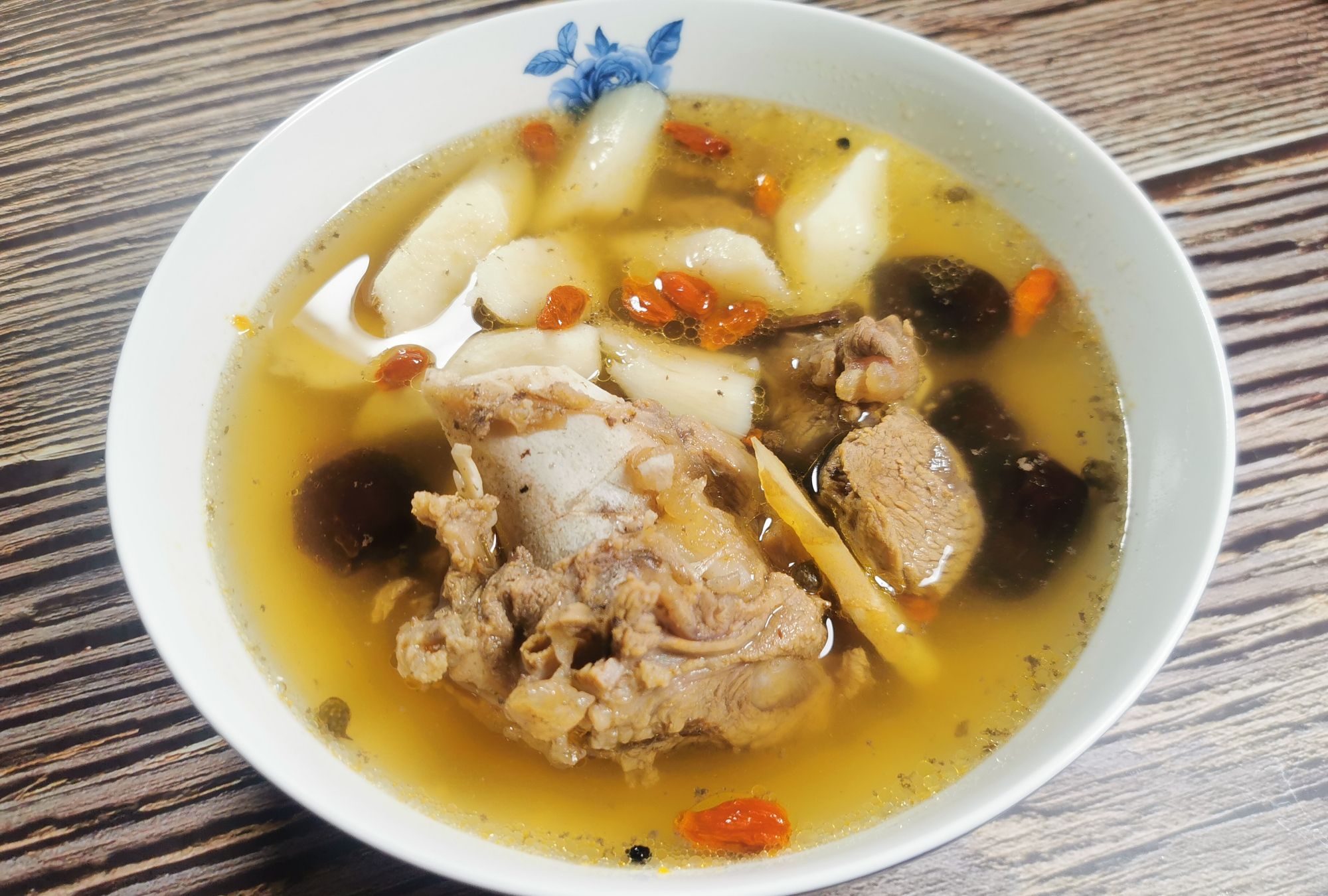 冬天常喝这款汤,补肾益精,健脾益胃,延年益寿,身体更加强壮