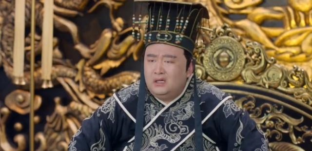 杨坚深夜被皇帝宇文赟急召入宫,伽罗想起自己父亲和公公杨忠也是在