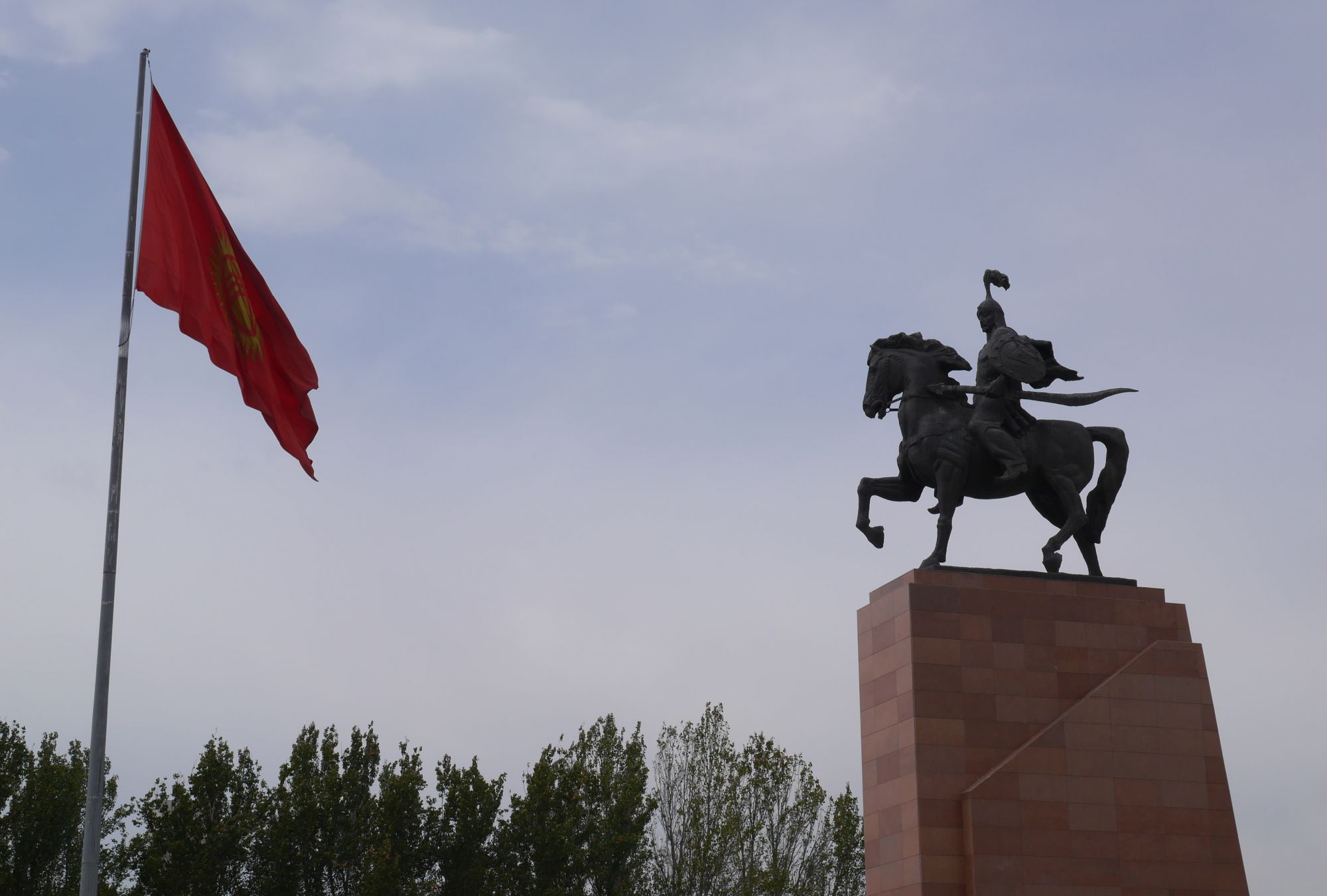 一座被雕塑点缀的花园城市,就在中亚吉尔吉斯斯坦