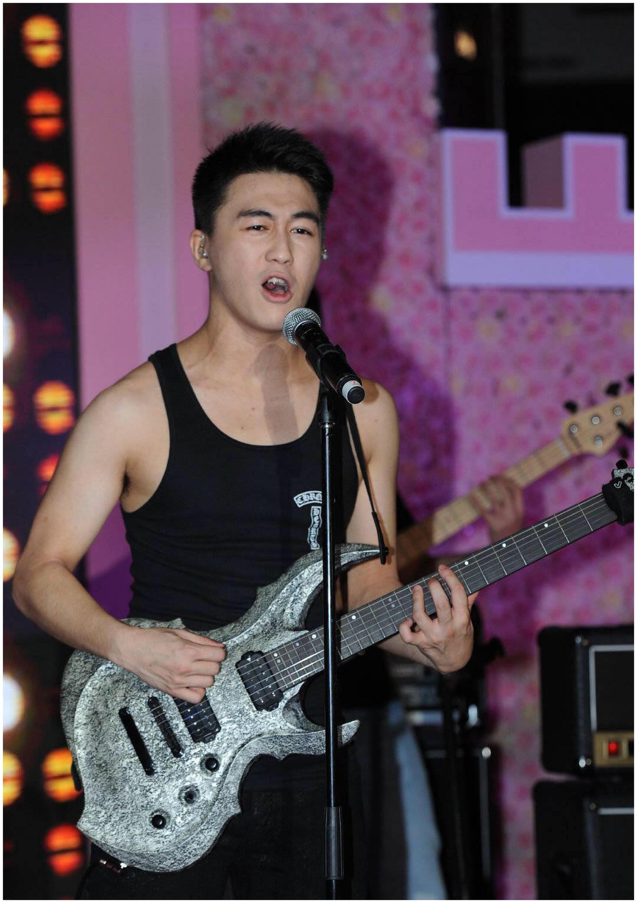 何猷君求婚戒指盒是两人的恋爱墙,直男式审美其实细节很用心