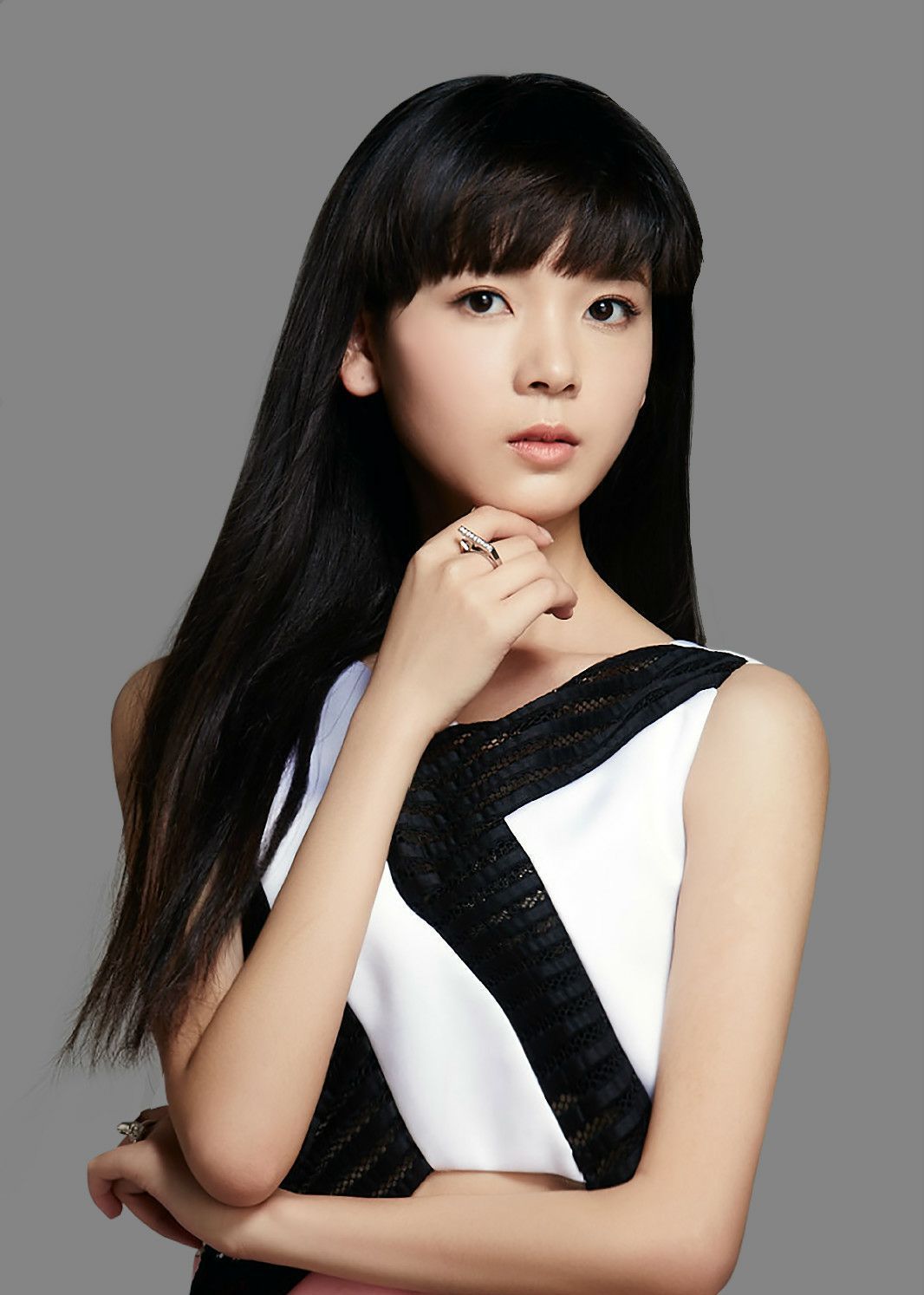 长相甜美可爱的小萝莉女演员陈瑶