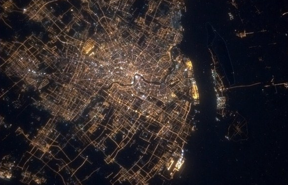 航天卫星拍下的世界各地"灯海"照片|灯海|夜景|城市夜景_新浪新闻