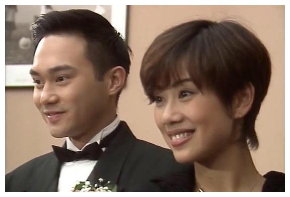 张智霖晒与陈松伶合照,唤起网友集体回忆