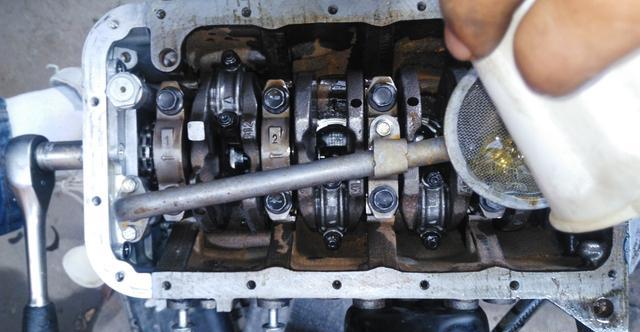 胖哥总结:本次维修共更换了,气门油封,发动机水堵一个,活塞坏4套.