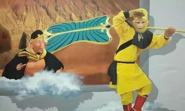 而且不是一般的火焰,必须要牛魔王,铁扇公主的芭蕉扇才能扑灭,于是就