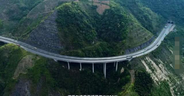小编觉得,大风垭口路段确实挺险峻的,在这里实行这么低的限速,也是