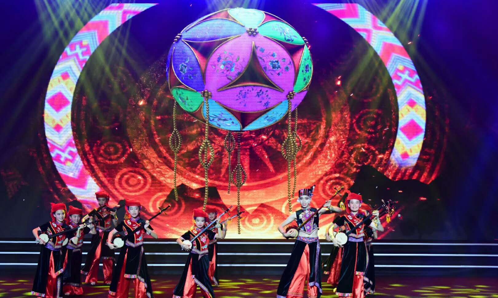 这个非遗节目不简单让人看了印象深刻的天琴魂山歌回荡