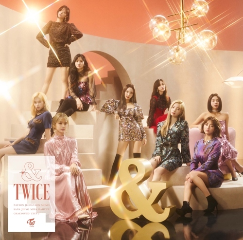 TWICE oricon周榜冠军 日本第二张专辑《& TWICE》首周销量约12万4000张