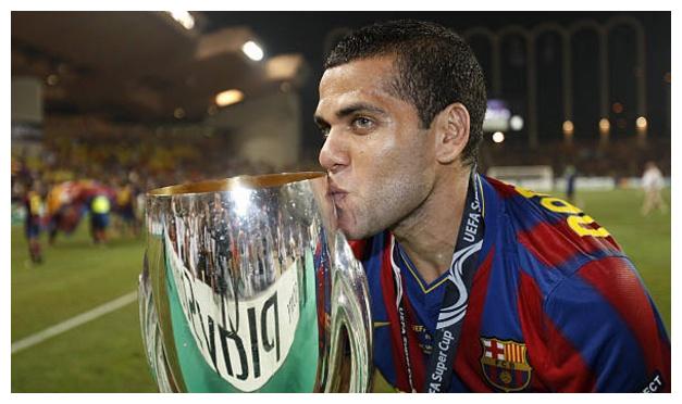 巴西队长职业生涯第40冠诞生,捧美洲杯创世界纪录