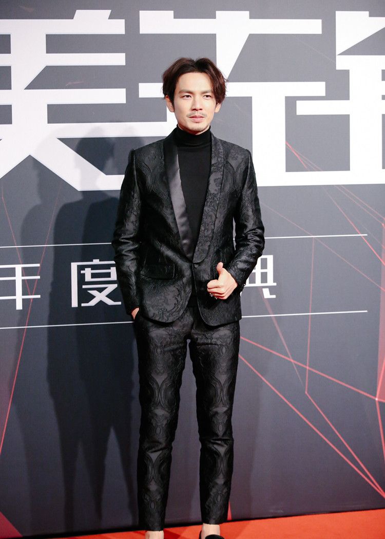 芭莎男士年度盛典钟汉良饭拍高清图欣赏,雅痞范儿的男神太有型了