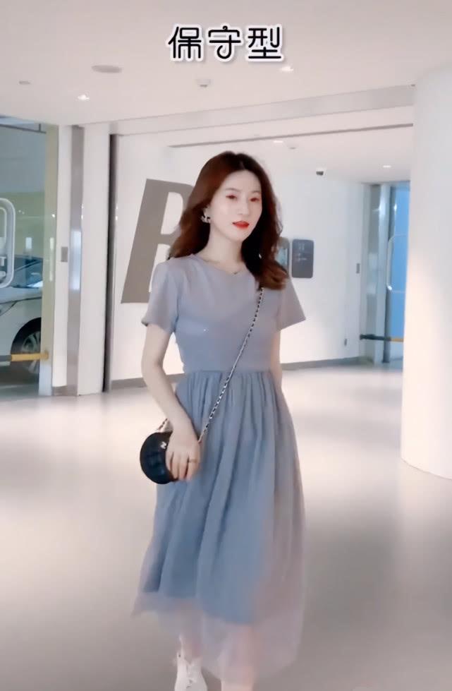 四种性格的女生穿裙子:最美不是开朗型而是保守型