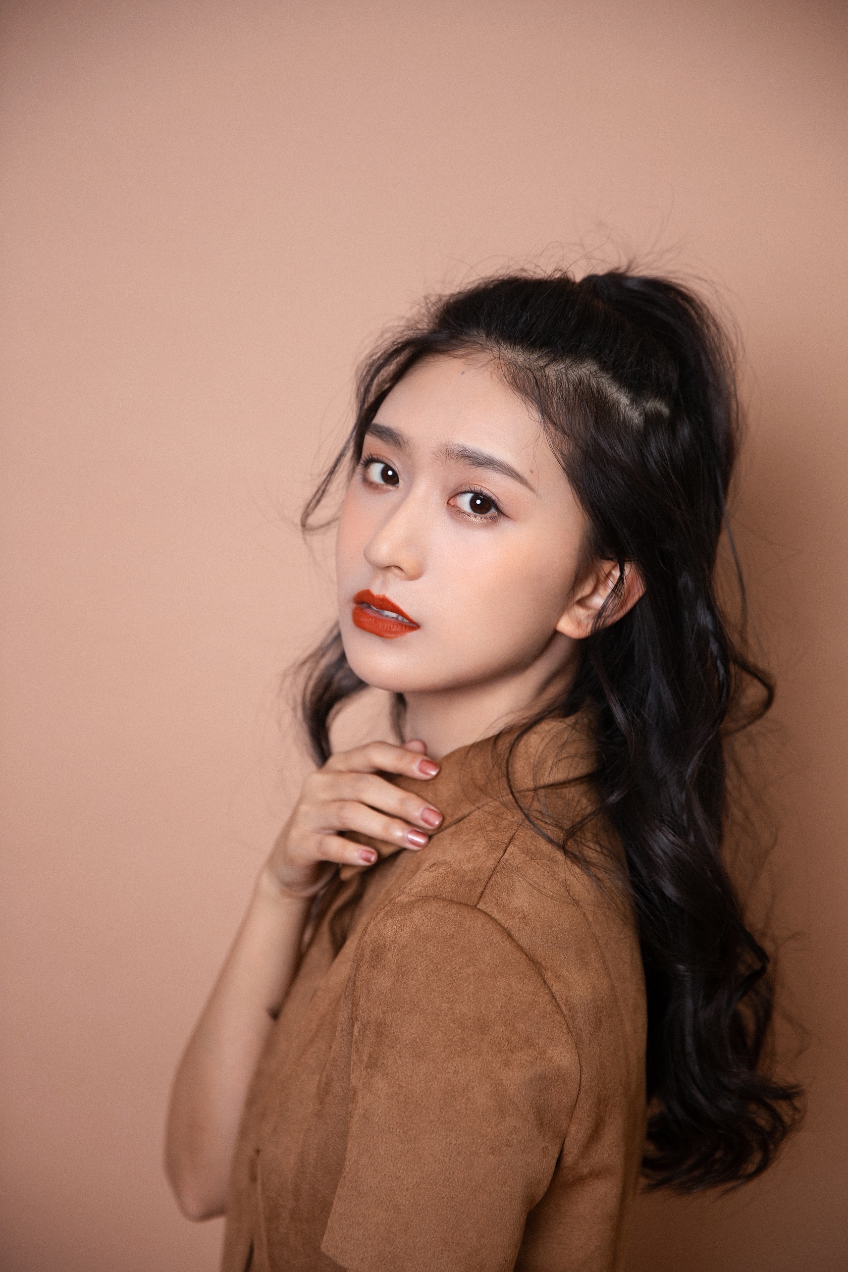 演员嘉泽网剧《超时空恋人》杀青 饰演优雅白富美勇敢追爱