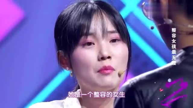 两个女生同时向男生告白 最终的结果是选择她 另一个看着好伤心