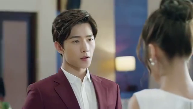 肖奈居然主动跟孟逸然说话,孟逸然欣喜若狂