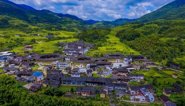 福建漳州梅林镇,世界罕见的土楼王国,两座为世界遗产