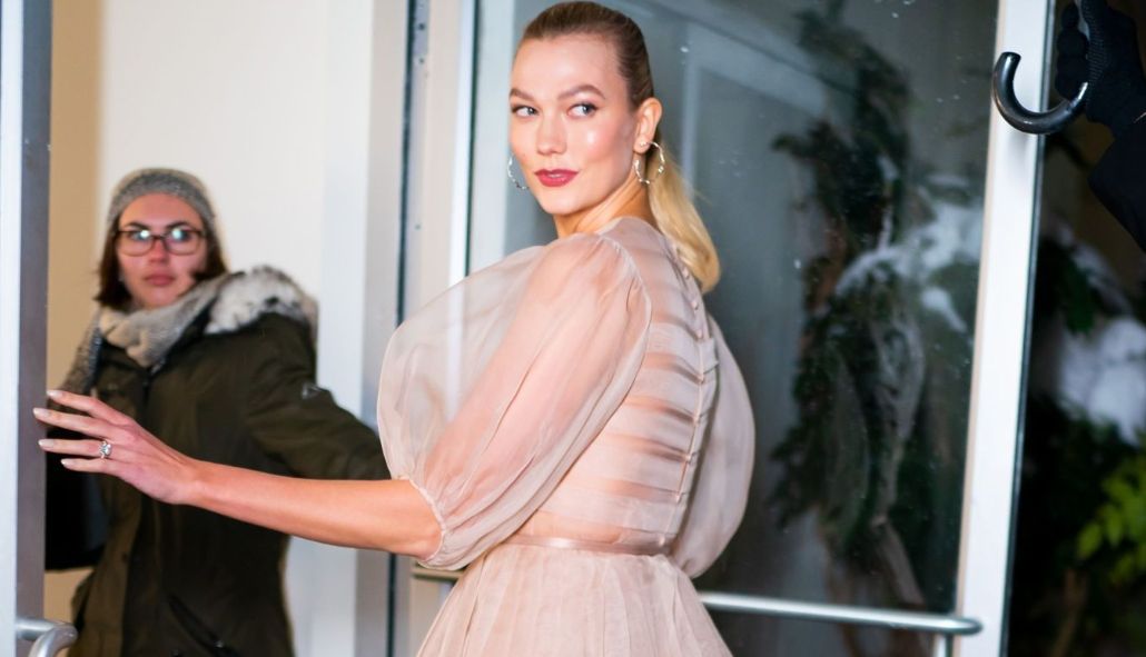 脱掉鞋子也是全场瞩目|迪奥|卡莉克劳斯|小巨人_新浪新闻