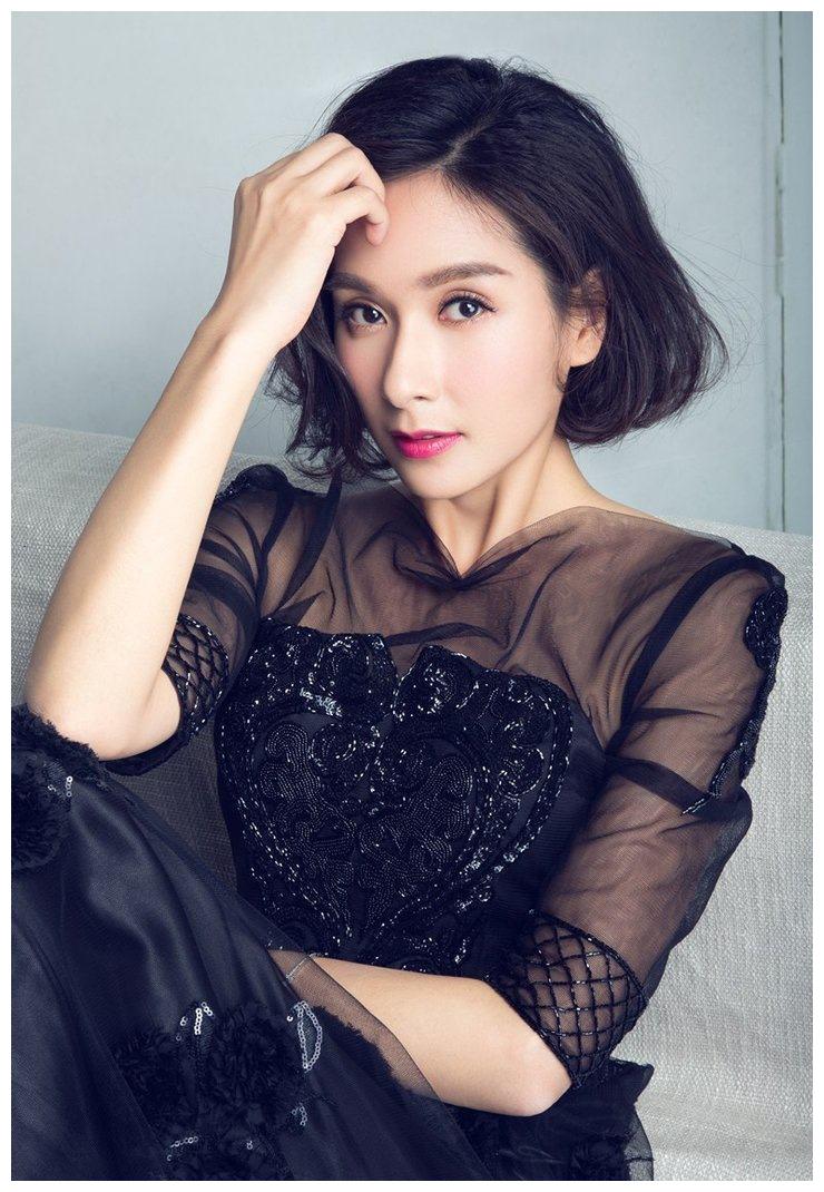 杨恭如1974年出生于上海,华语影视女演员毕业于加拿大约克大