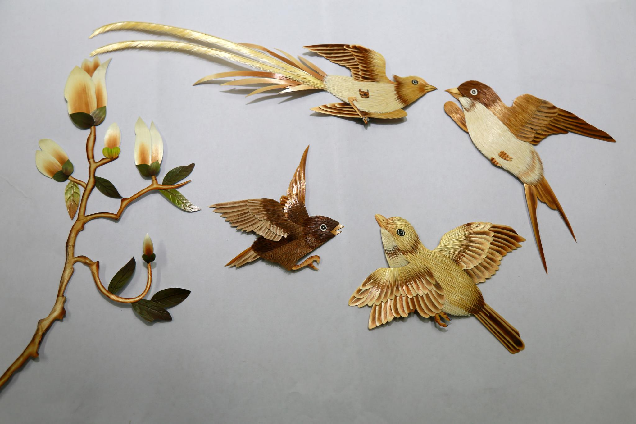 河南62岁老翁痴迷麦草画30年他剪贴出的老虎栩栩如生令人叫绝