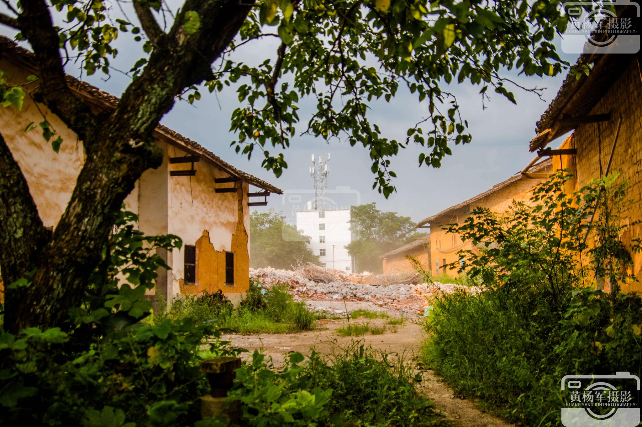 贡江镇罗坪村即将被拆的老屋,这样熟悉的老屋,农村人都见过