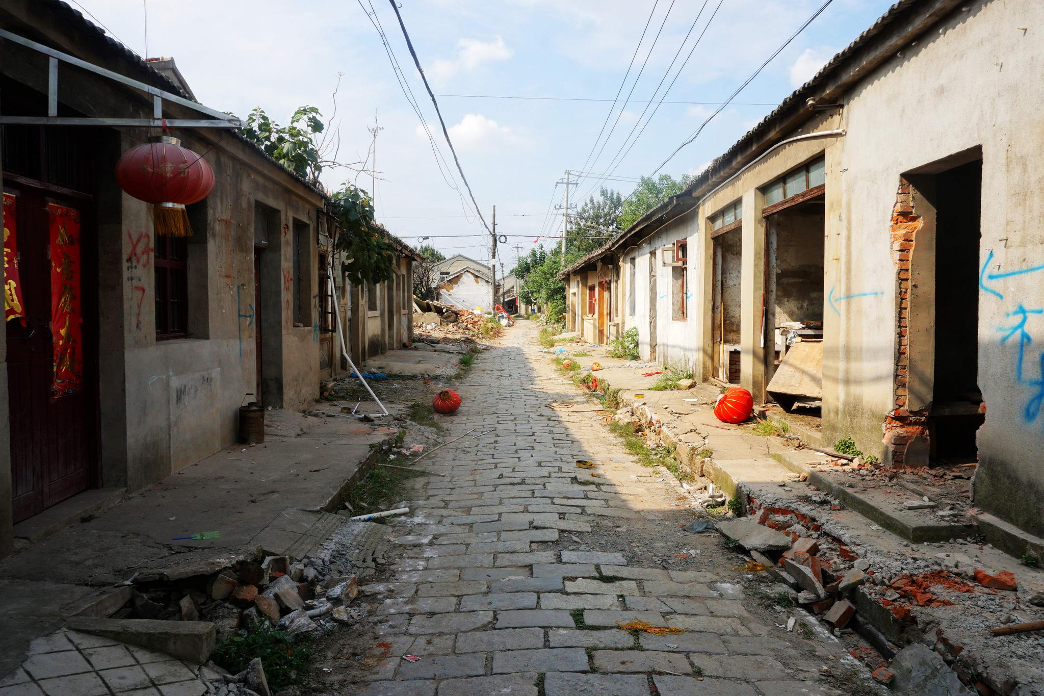 乌衣老街,位于安徽省滁州市南谯区乌衣镇,是一条古老的商业街道,距离