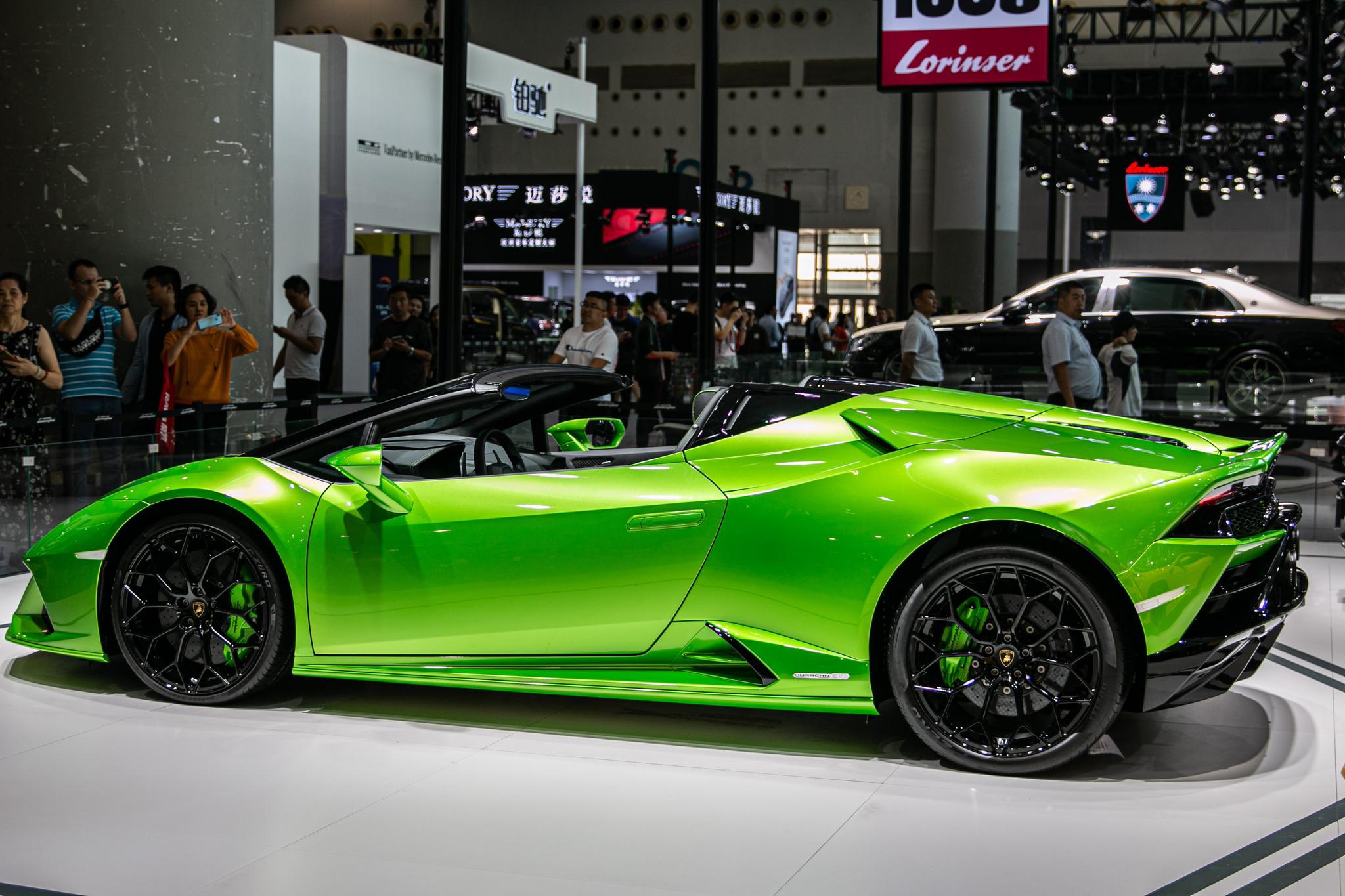 兰博基尼最新款超跑,这样的绿色大牛,心动了吗?