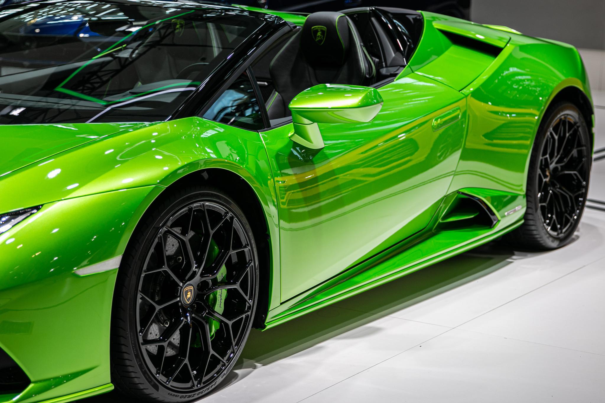 兰博基尼最新款超跑,这样的绿色大牛,心动了吗?