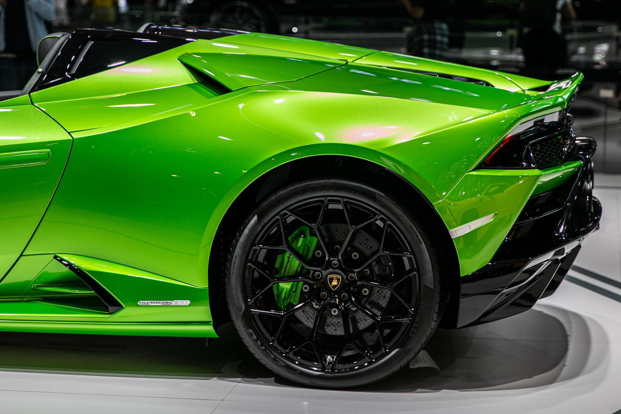 兰博基尼最新款超跑,这样的绿色大牛,心动了吗?