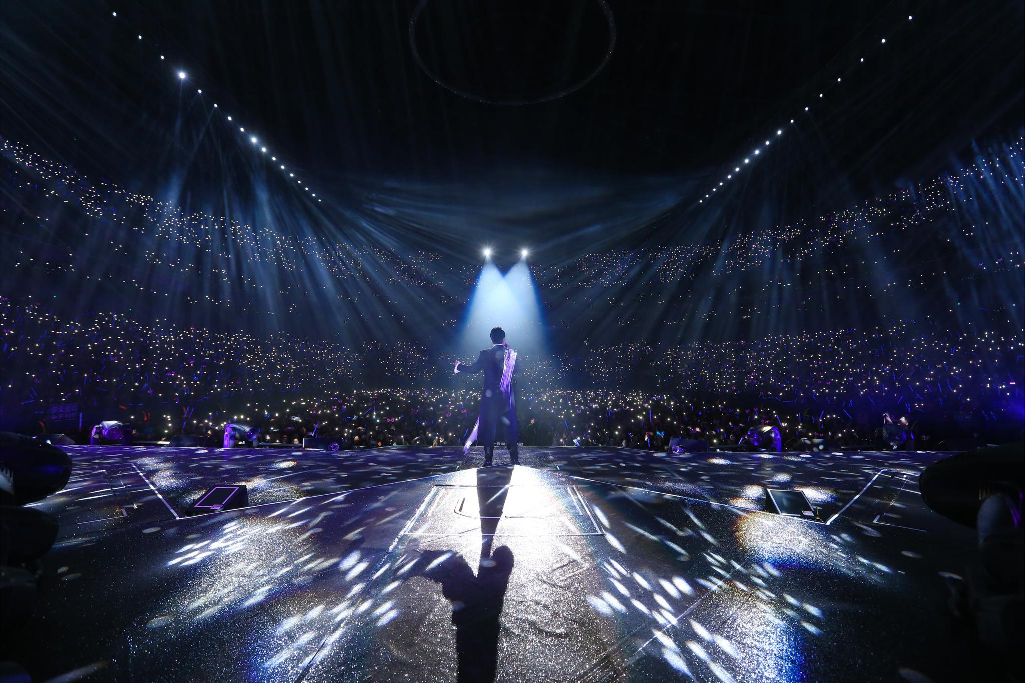 张信哲"未来式"上海站连唱两晚 上海姑娘终于等到新歌首唱