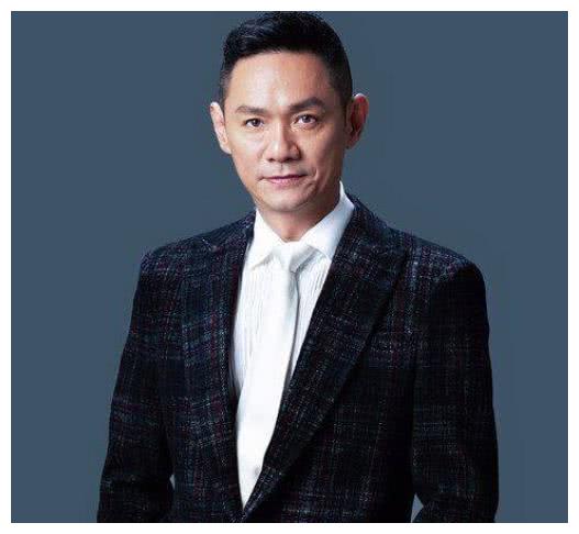 曾是一代影帝,爱妻在怀里离世已有近十年,他至今仍单身无心再娶