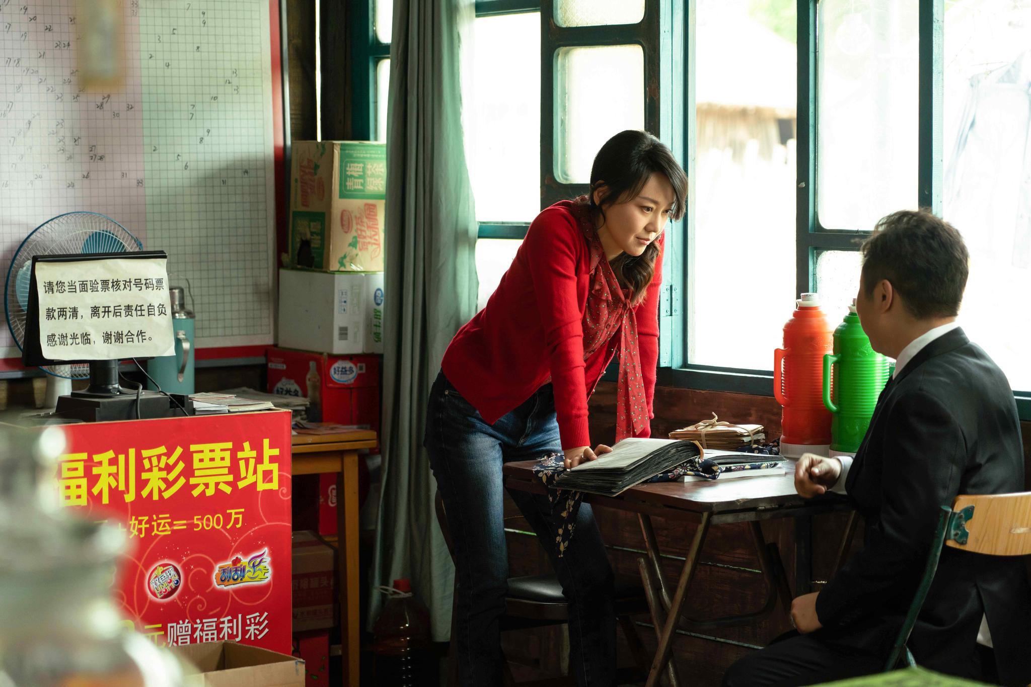 闫妮《两只老虎》颠覆形象"虐观众",悬崖边真人上演天边的霞