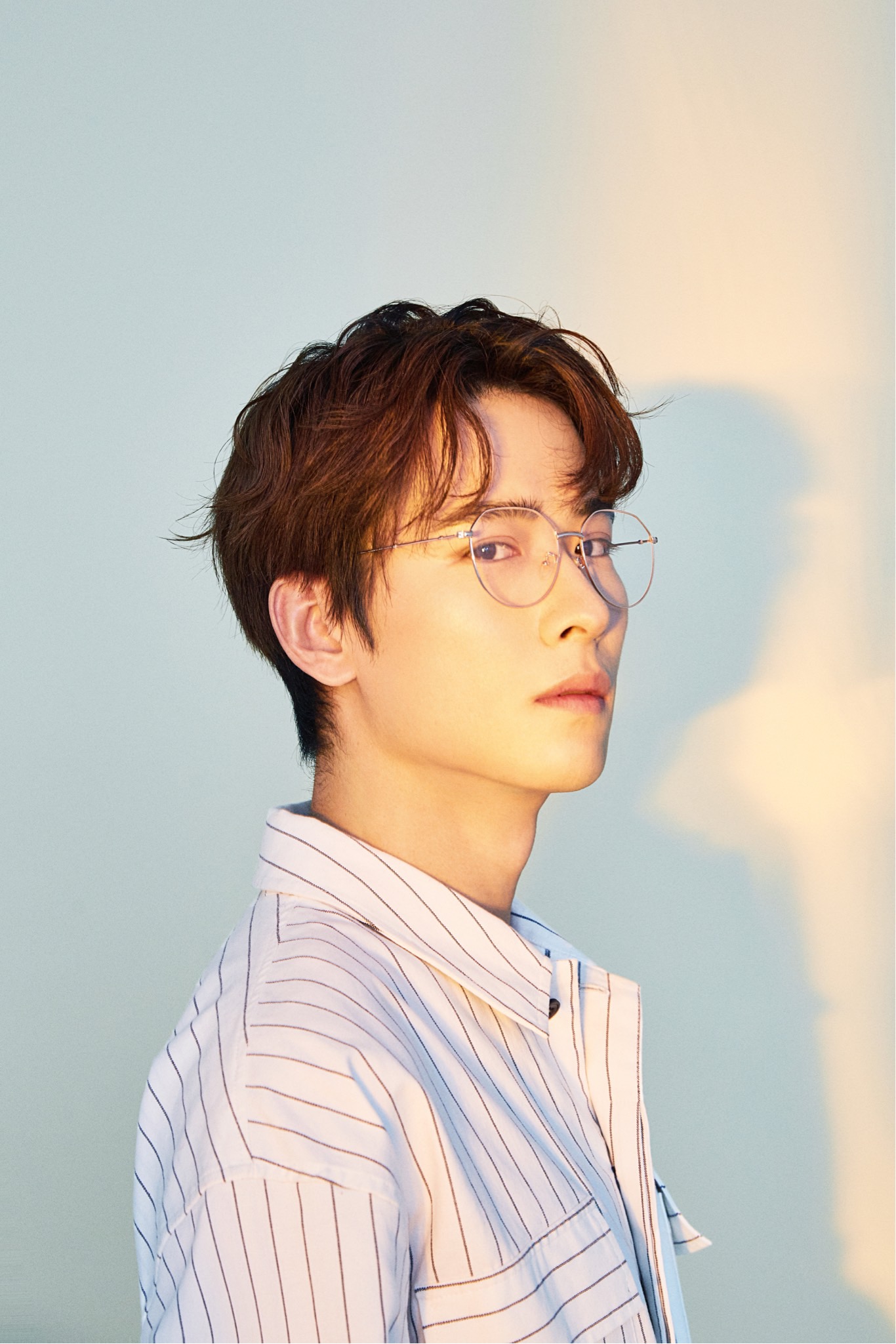 吴昊泽写真上演眼镜杀 可苏可盐狙击少女心__财经头条