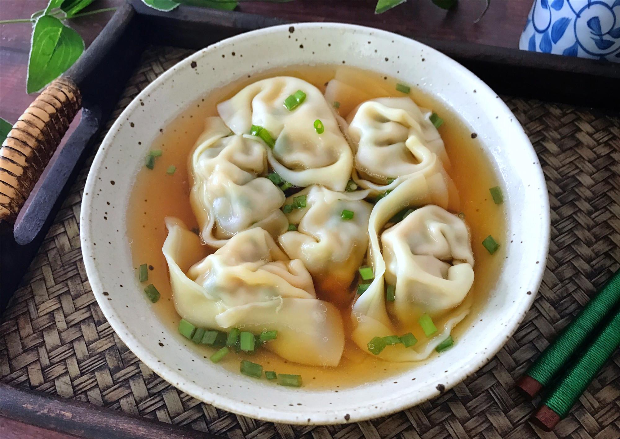 夏天,就爱用这馅包馄饨,汤鲜肉嫩,每次2斤馄饨不够吃|馄饨|馄饨皮|小白菜_新浪新闻