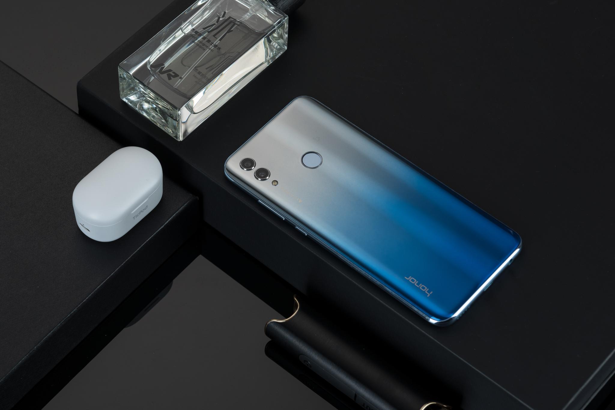 荣耀10青春版颜值突破天际__财经头条