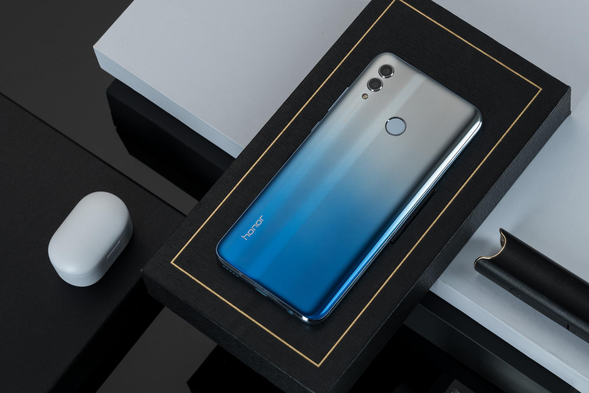 荣耀10青春版颜值突破天际__财经头条