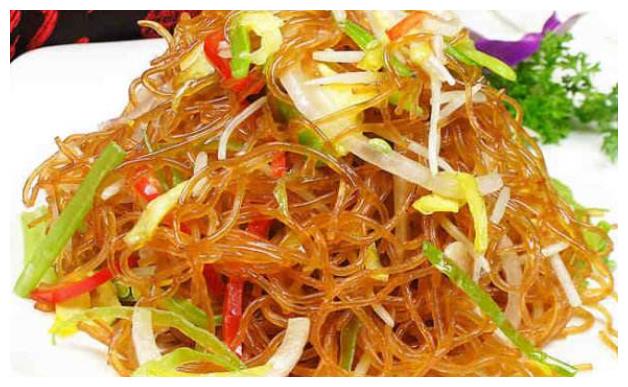 炒粉丝老是成坨,那你没掌握技巧,跟着下面试试,比买的好吃.