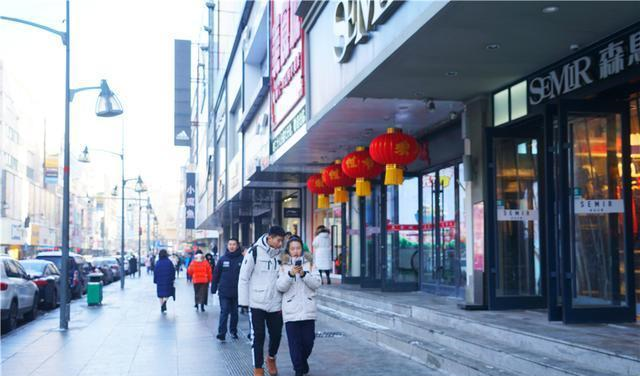 长春最繁华的商圈，每天上万游客来购物，本地人也最喜欢来这里